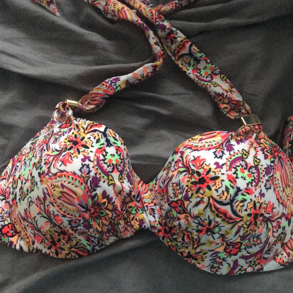 NWOT Victoria’s Secret bikini top